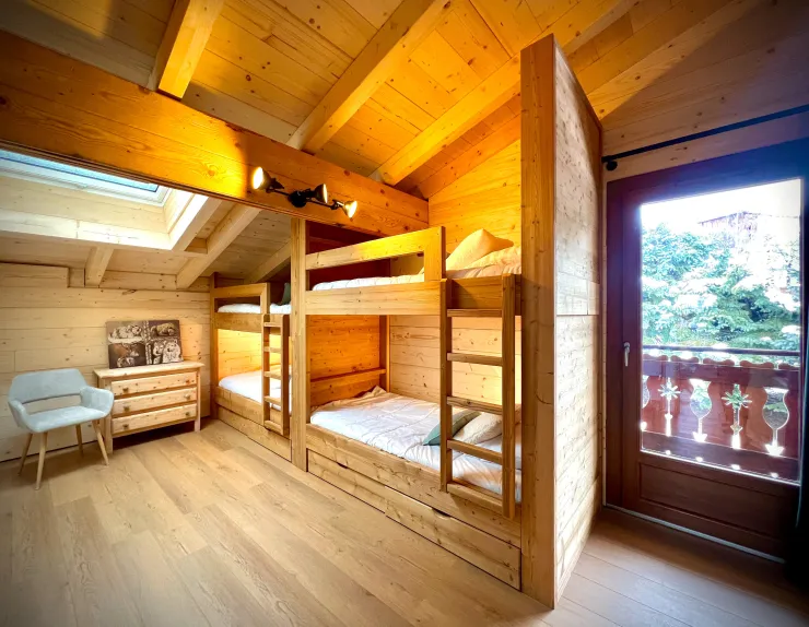 chambre avec 4 lits en 90