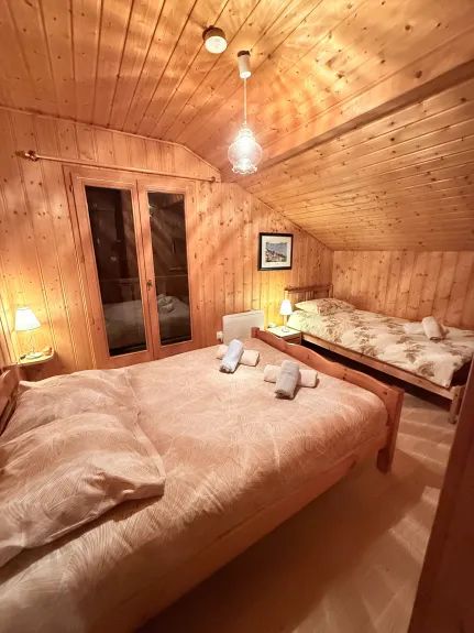 ROOM N°2 WITH 1 GRANDE BED OF 190 X 140 AND 1 SMALL BED OF 190 X 90