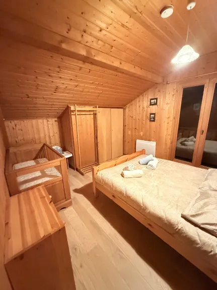 ROOM NO. 3 WITH 1 LARGE BED 140 X 190 AND 1 BABY COT