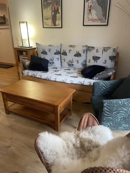 Coin salon avec canapé gigogne et fauteuils 
