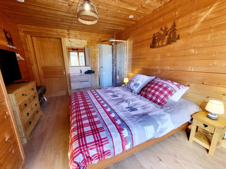 La Marmotte - Chambre 1 : Lit 160x190, Télévision connectée, Douche et lavabo