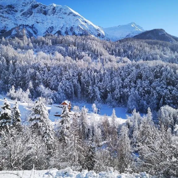 Chalet enneigé
