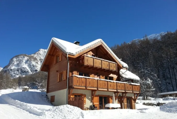 Chalet enneigé