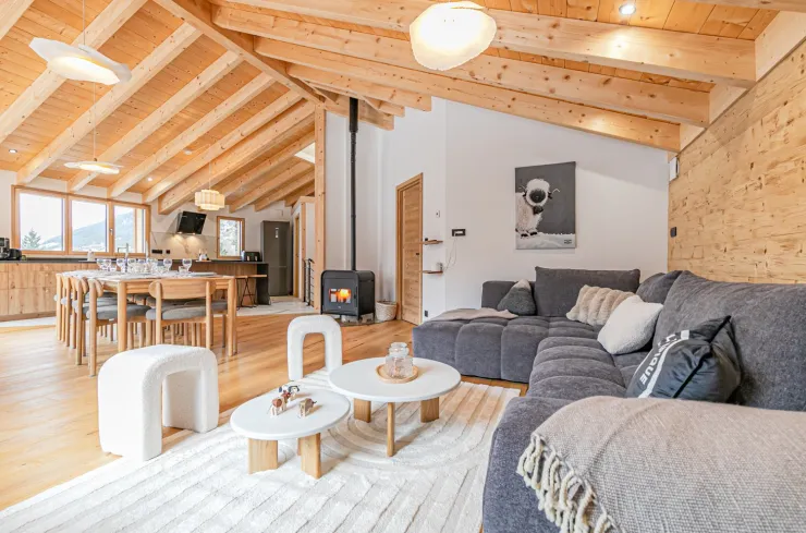 Large, bright living area comprising a lounge, dining room, kitchen with fireplace and access to a large south-facing terrace