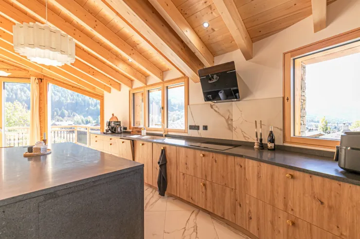 Numerous amenities: bean-to-cup coffee machine, Air Fyer, 2 raclette grills, 2 fondue sets...