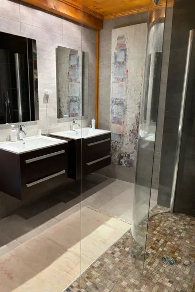 LA SALLE DE BAIN DU BAS 