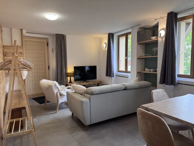 Pièce de vie, avec canapé-lit double de haute qualitée