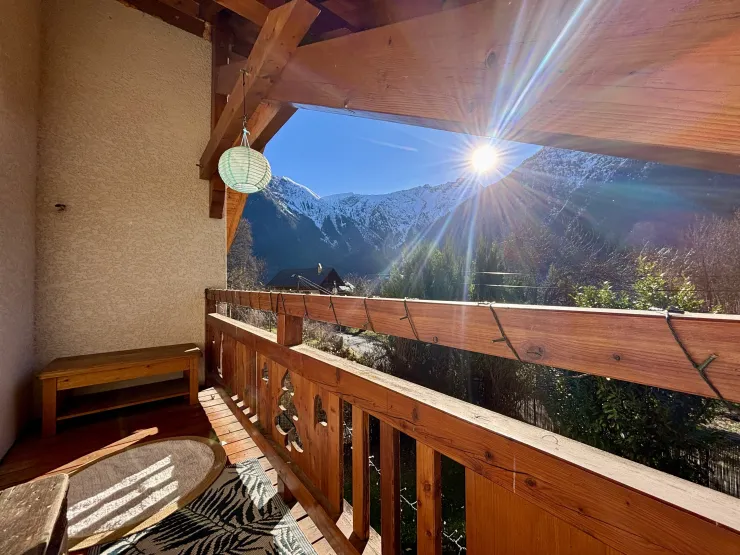 Balcon vue plein sud sur les montagnes de l’Oisans
