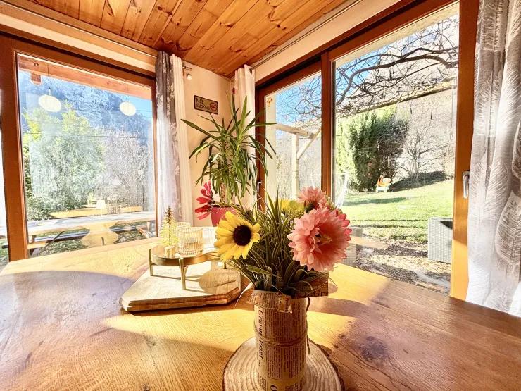 Chalet avec grand jardin clôturé 