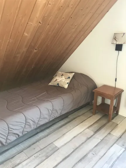 Lit simple chambre 2