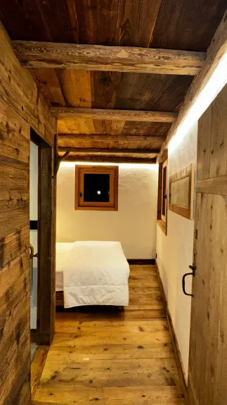 Chambre 1 lit double avec douche