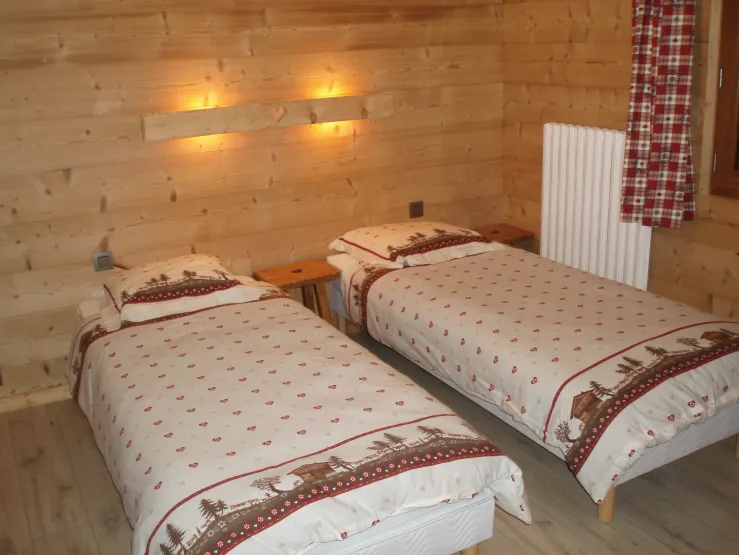 Chambre 2 (lits jumeaux + lit superposé)