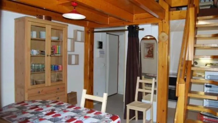 dining room (No bed in this room)