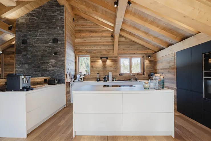 Modern, fully equipped kitchen - dining area