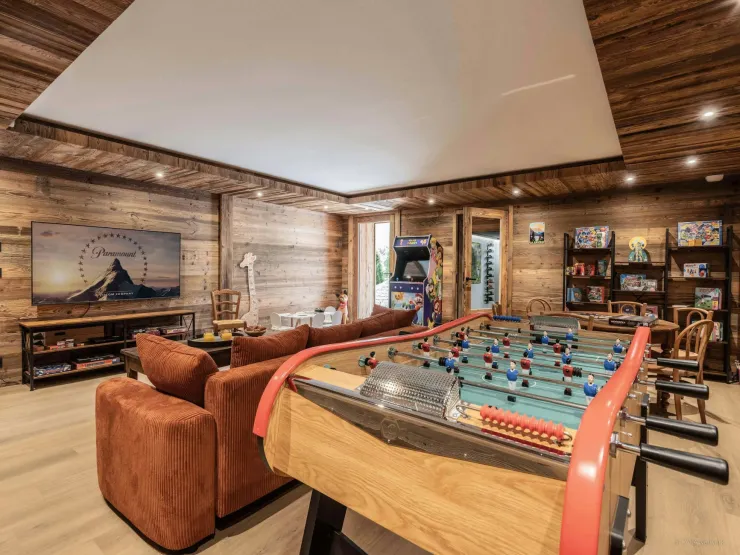 Salle de jeux et TV