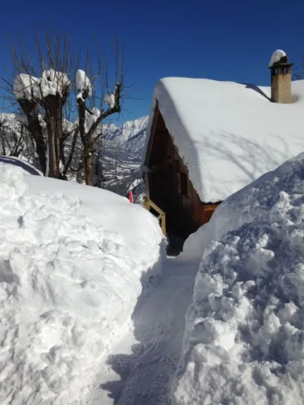 Arrival on the chalet in winter