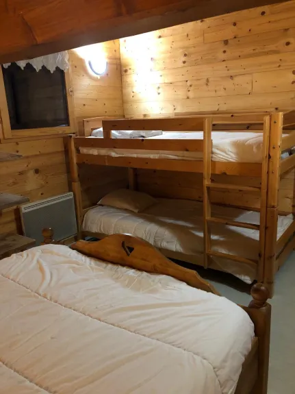 Chambre 1 lit double + lits superposés