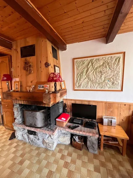 cheminée d'agrément, bois à la cave