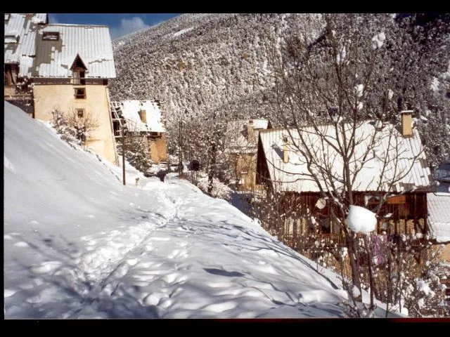 Début de la route non déneigée après le hameau (la maison est sur la droite)
