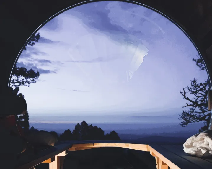 SAUNA BULLE AVEC VUE PANORAMIQUE SUR LA VALLEE ET LE LAPIAZ