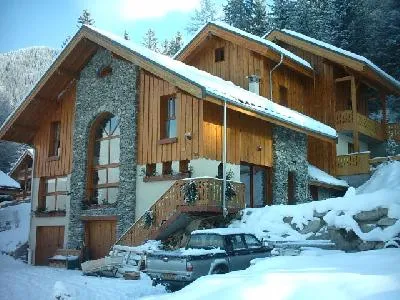 the 12/14 pers lodgings is at the top on the right