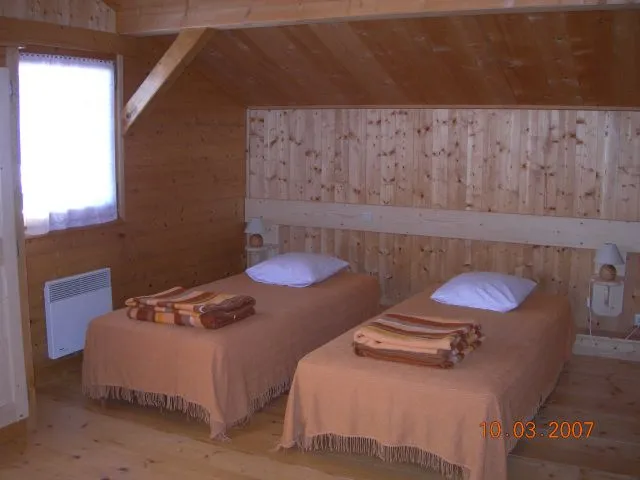 Chambre n° 1 : 4 lits 1 place.