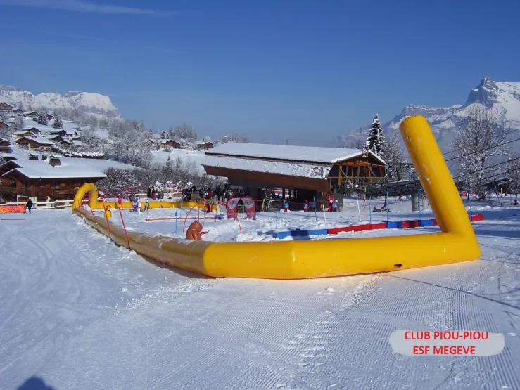 Le jardin des neiges de l'E.S.F. situé à 50 mètres