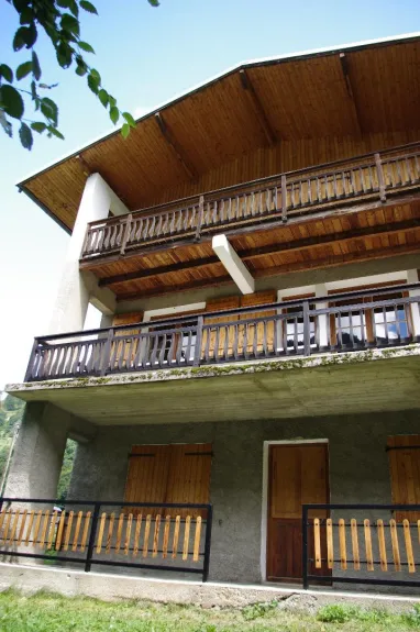 La Tanière côté jardin (été)