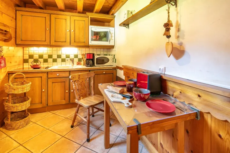 The very well-appointed kitchen: fridge, dishwasher, cupboards etc. 