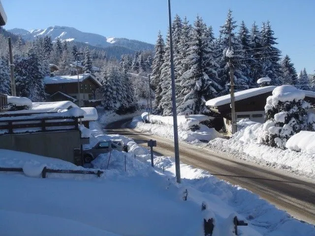 vue enneigée depuis le balcon donnant sur le séjour