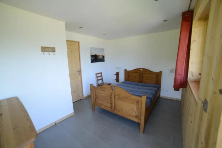 Une chambre (1/4) avec lit 2 personnes