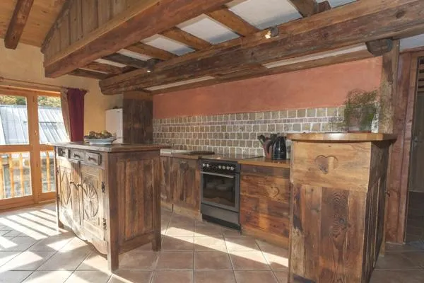 A well-equipped kitchen, oven, dishwasher, fridge freezer, microwave, quality kitchen equipment... 