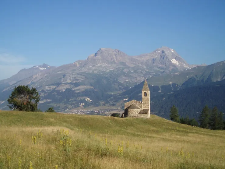45 minutes walk from the house, the famous St Pierre d'Extravache chapel and its view on Vanoise summits. 