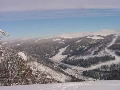 Vue sur le station de ski Alpin de "LA BRESSE-Hohneck" station la plus importante du Massif, depuis lse pistes de fond de LA BRESSE -Lispach