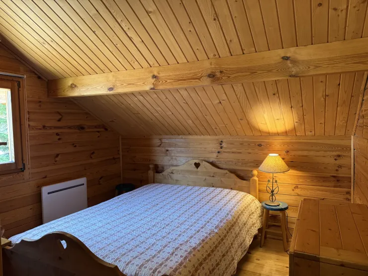 Logement Grand Ours - Chambre 3 
- 1 lit double
- 1 lit simple