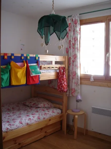 Chambre 2 : 3 couchages 90 x 190 