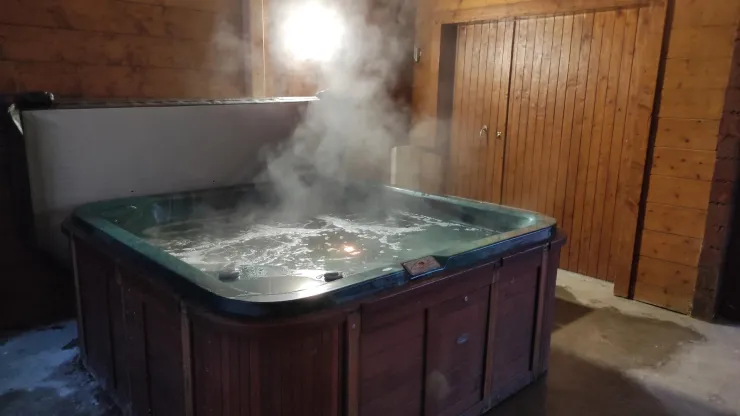 Jacuzzi - à l'extérieur, couvert