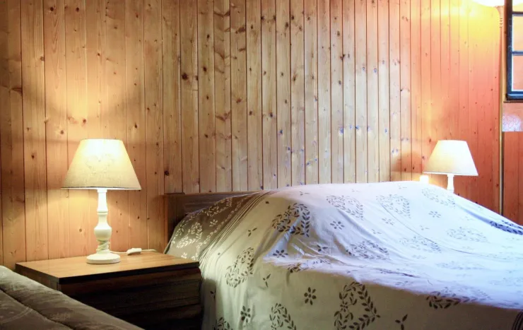 Chambre 1 au rez de chaussé avec 1 lit 140x190 et 1 lit 90x190
