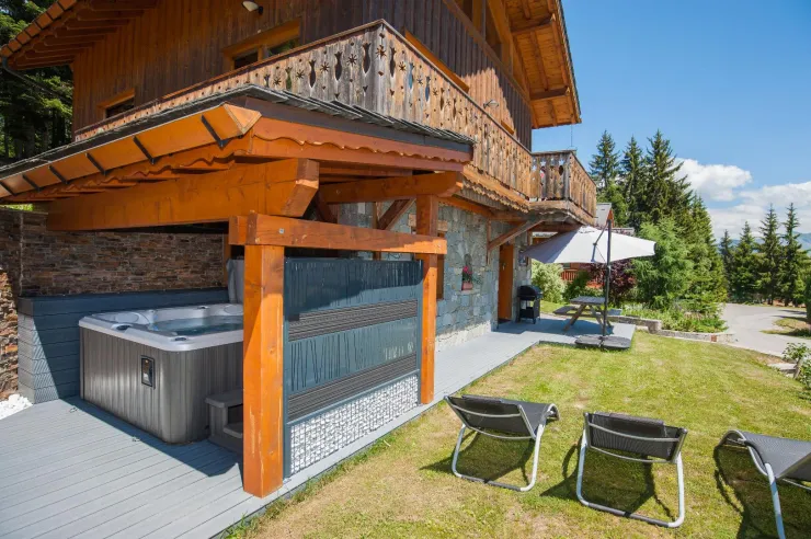 PRIVATE JACUZZI