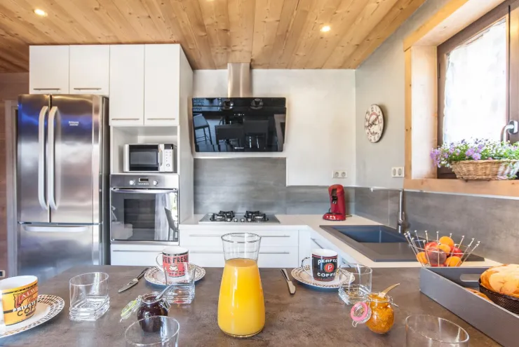 EQUIPPED KITCHEN