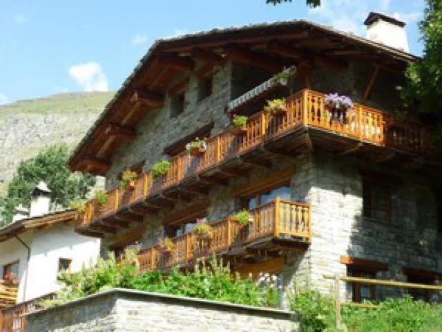the chalet with flowers