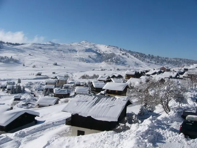 Le Mont Bisanne, vu de la terrasse, l'hiver.