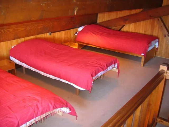 Chambre à trois lits.