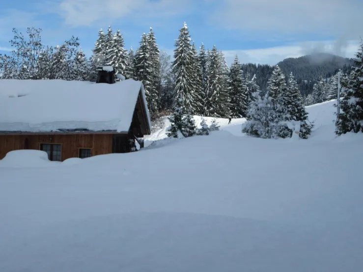 vue sur la piste de ski à 3 mètres du chalet