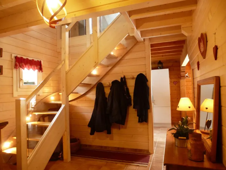 Entrée avec porte-manteaux, meuble à chaussures 