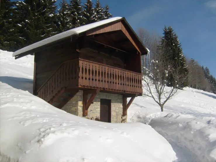 Mazot (dependence for storage of skis, mountain bikes, ...)