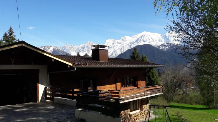 Façade ouest  du chalet vue sur le mont blanc