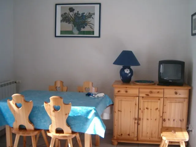 séjour avec banquette, télévision