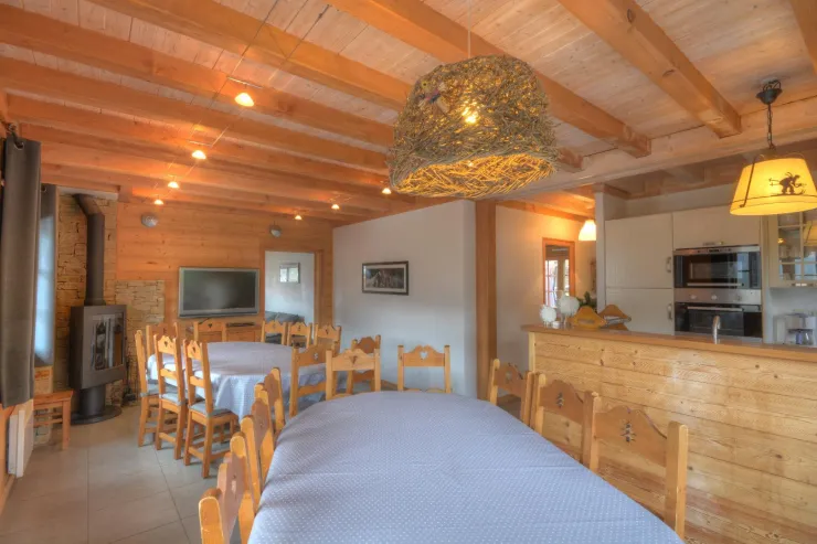 La salle à manger pour 15 personnes