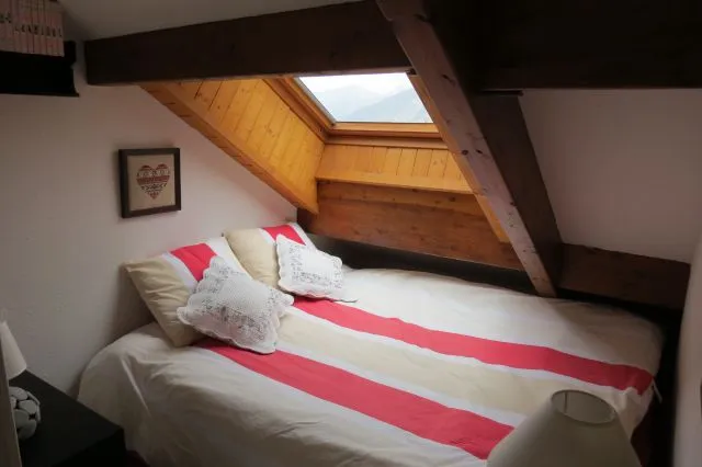 bedroom 2 - 1 double bed